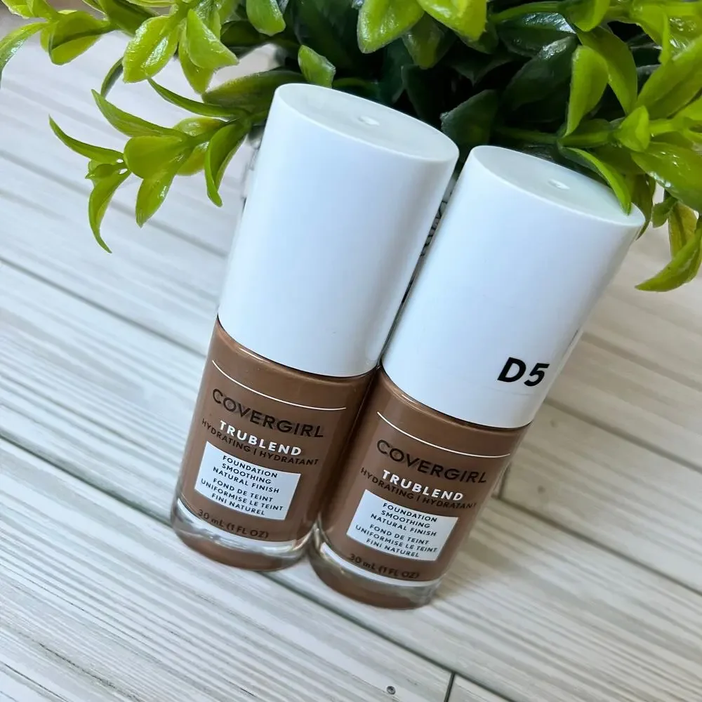 NEW CoverGirl Trublend Tawny Hydrating Smoothing Liquid Foundation 30 mL D5